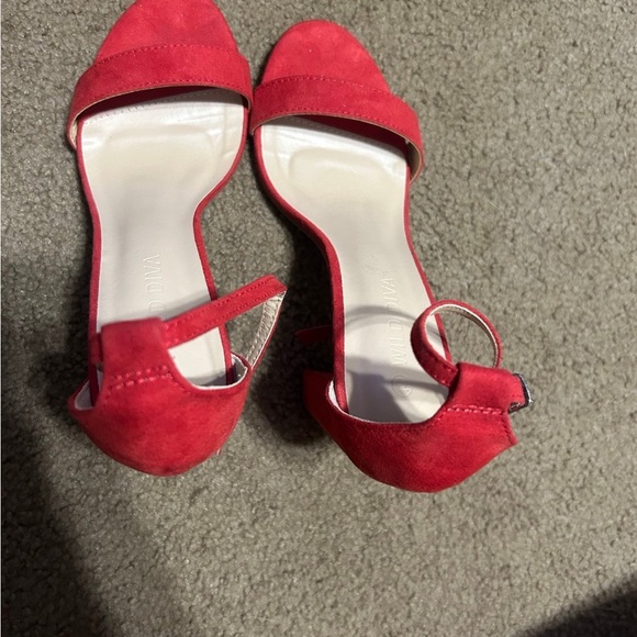 Women’s Heels - Picture 4 of 4